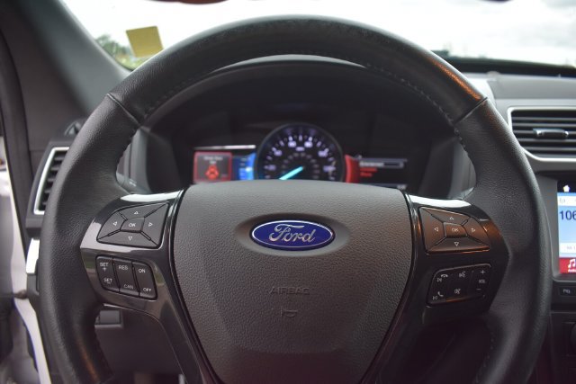 Used 2017 Ford Explorer XLT w/ Equipment Group 202A AWD/4WD image 29