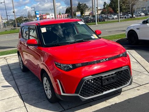Used 2023 Kia Soul LX image 3