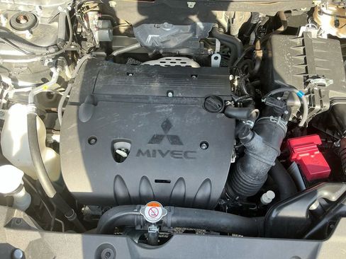 Used 2025 Mitsubishi Outlander ES FWD image 25