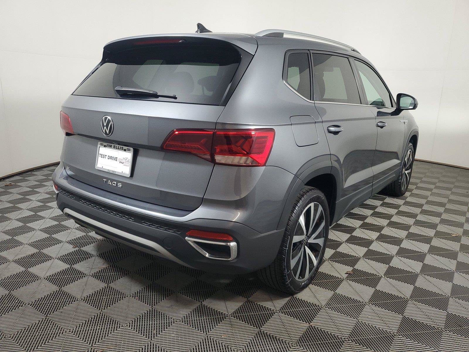 Used 2024 Volkswagen Taos SE FWD image 6