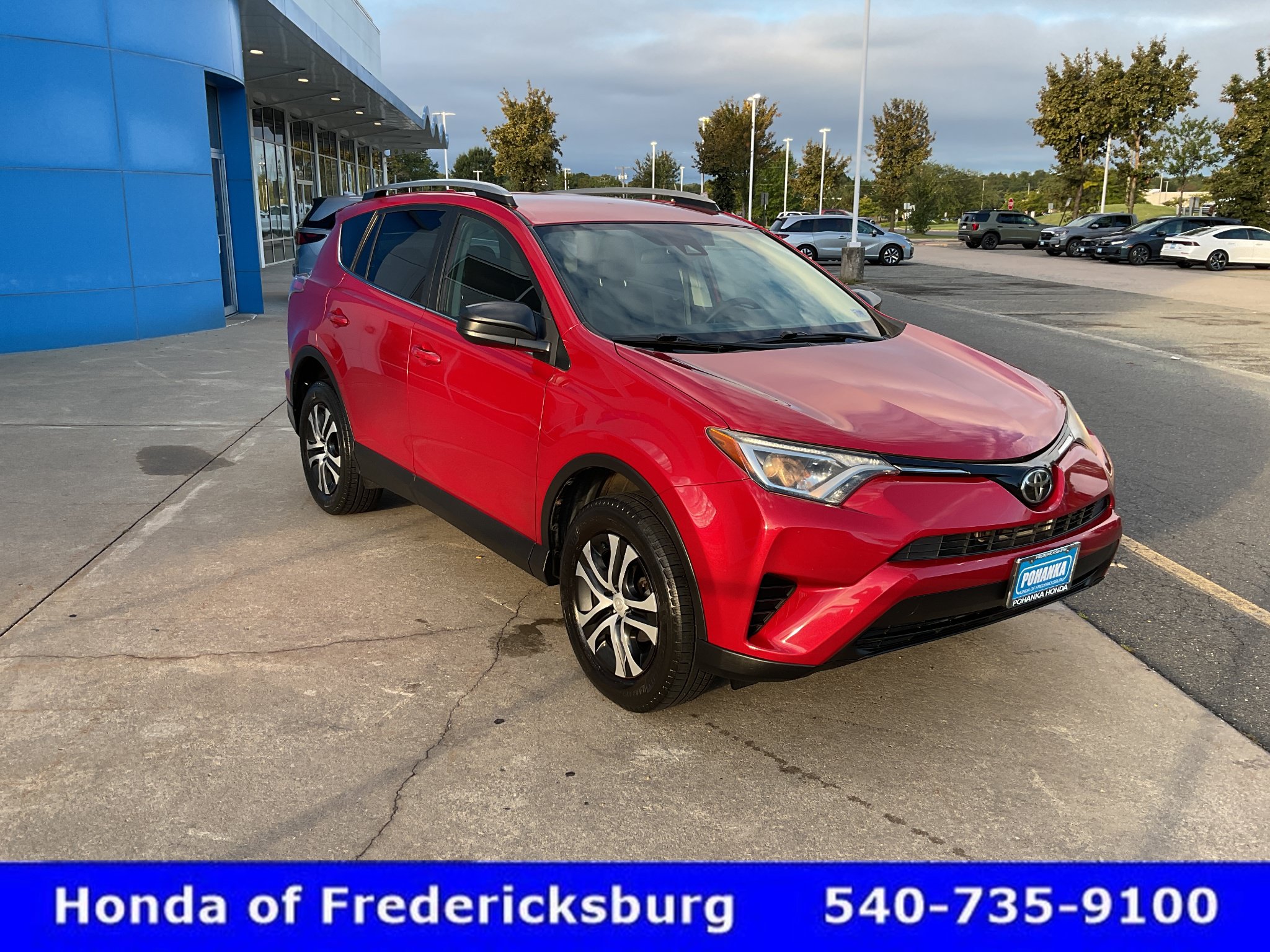 Used 2017 Toyota RAV4 LE AWD/4WD image 8