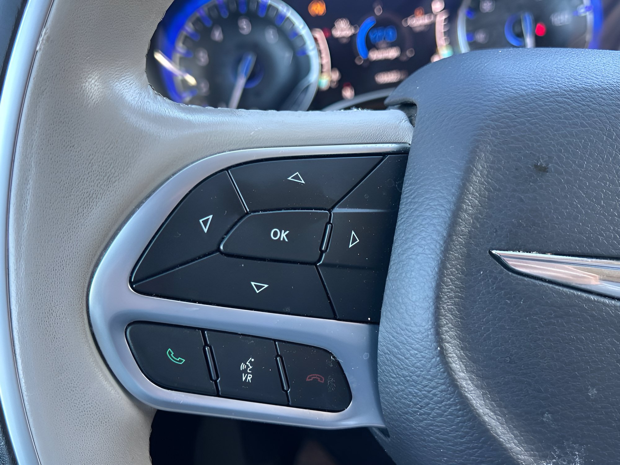 Used 2021 Chrysler Pacifica Limited w/ Uconnect Theater Family Group AWD/4WD image 25
