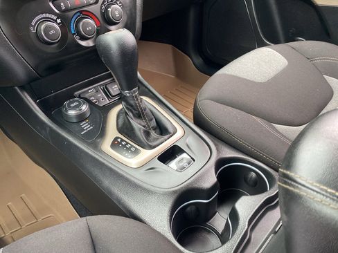 Used 2017 Jeep Cherokee Sport w/ Trailer Tow Group image 10