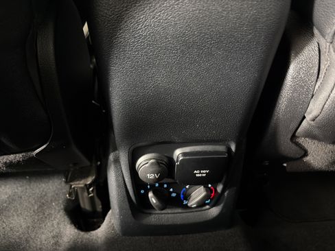 Used 2020 Ford Transit Connect XLT image 37