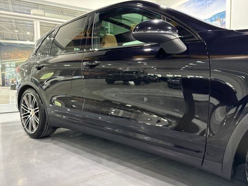 Used 2015 Porsche Cayenne Turbo image 26