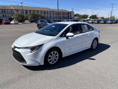Used 2022 Toyota Corolla LE image 40