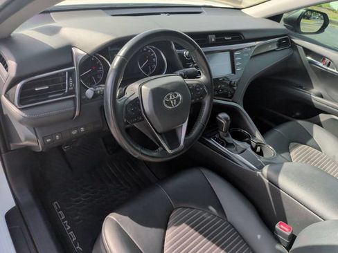 Used 2020 Toyota Camry SE FWD image 17