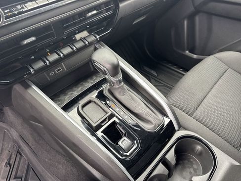 Used 2024 Chevrolet Colorado LT w/ LT Convenience Package image 29