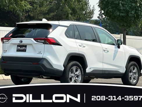 Used 2022 Toyota RAV4 LE AWD/4WD image 4
