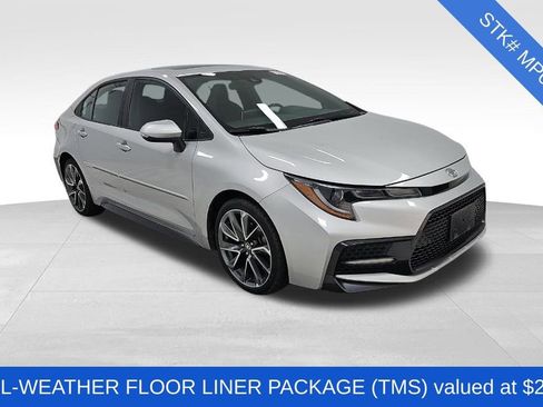 Used 2021 Toyota Corolla SE w/ SE Premium Package image 3