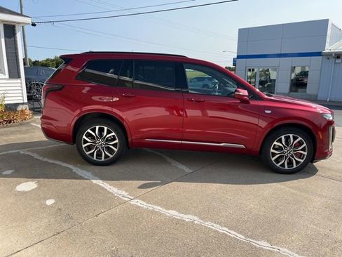 Used 2023 Cadillac XT6 Sport image 3