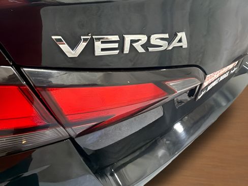 Used 2021 Nissan Versa SV FWD image 8