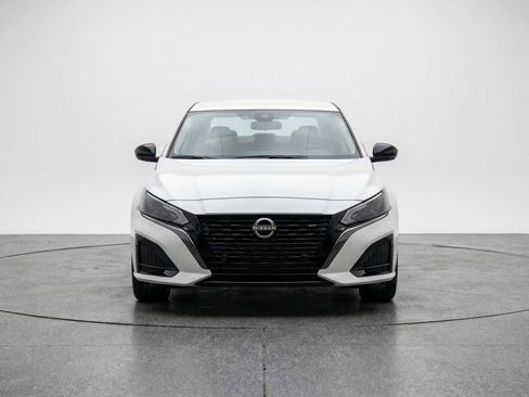 Used 2025 Nissan Altima 2.5 SV image 2