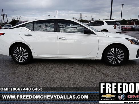 Used 2025 Nissan Altima 2.5 SV image 38