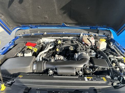 Used 2024 Jeep Gladiator Sport AWD/4WD image 16