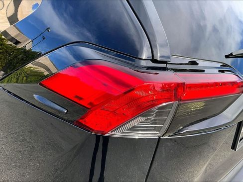 Used 2021 Toyota RAV4 XLE Premium image 26