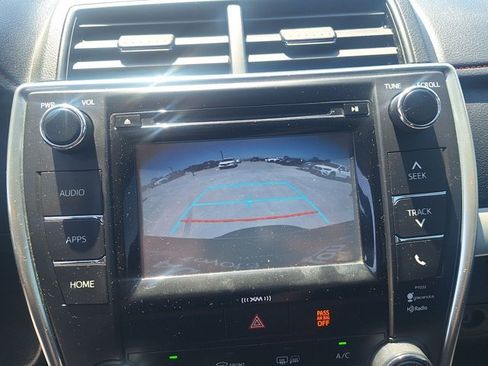 Used 2016 Toyota Camry SE w/ Moonroof Package FWD image 13
