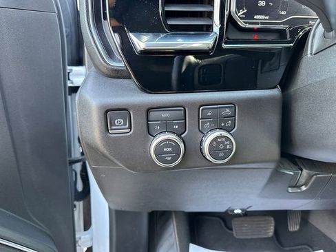 Used 2025 GMC Sierra 1500 SLT AWD/4WD image 21