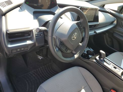Certified 2025 Toyota Prius LE FWD image 18