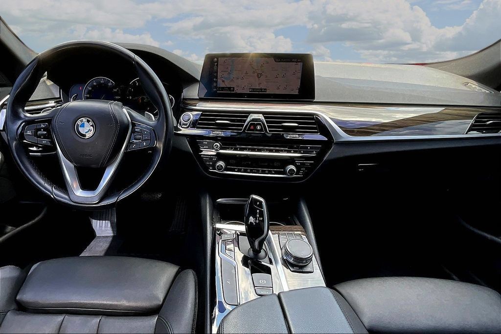 Used 2019 BMW 530i w/ Convenience Package RWD image 7
