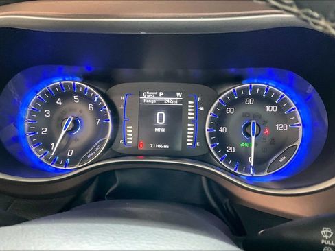 Used 2023 Chrysler Voyager LX FWD image 7