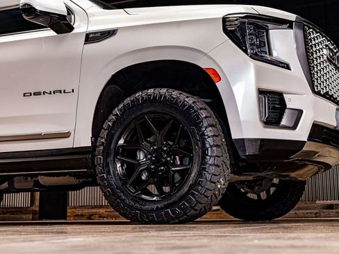 Used 2021 GMC Yukon XL Denali w/ Denali Ultimate Package image 14