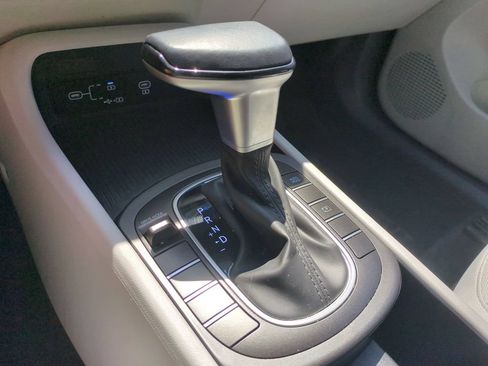 Used 2025 Hyundai Kona SEL FWD image 19
