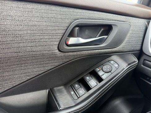 Certified 2023 Nissan Rogue SV image 26