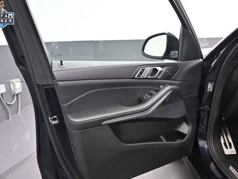 Used 2022 BMW X5 xDrive40i w/ M Sport Package AWD/4WD image 5