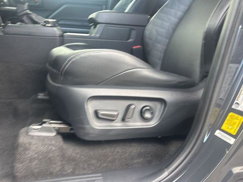 Used 2025 Toyota 4Runner TRD Off-Road image 9