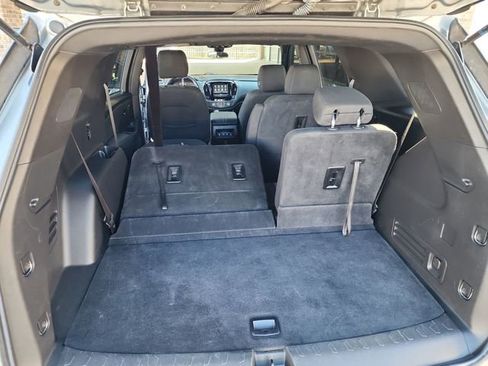 Used 2023 Chevrolet Traverse LT image 40
