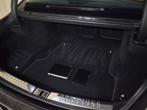 Certified 2020 Bentley Flying Spur W12 image 40