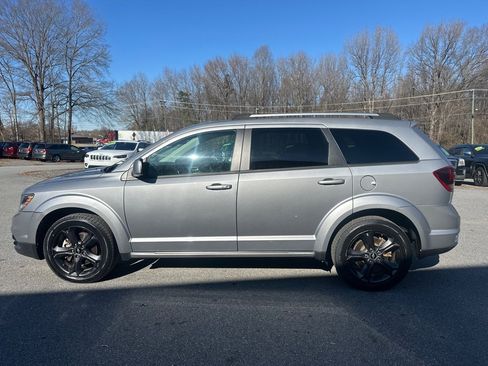 Used 2020 Dodge Journey Crossroad image 3