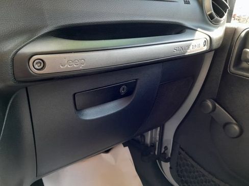 Used 2014 Jeep Wrangler Sport AWD/4WD image 29