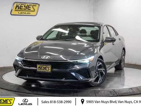 Used 2025 Hyundai Elantra SEL FWD image 1