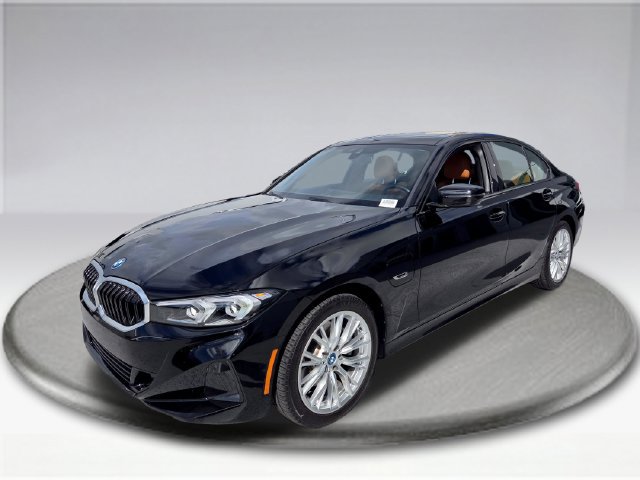 Used 2023 BMW 330e w/ Driving Assistance Package RWD image 17