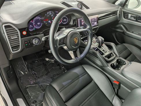 Certified 2021 Porsche Cayenne AWD/4WD image 4