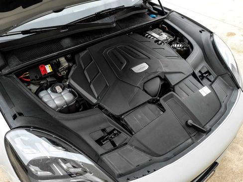Used 2021 Porsche Cayenne AWD/4WD image 50