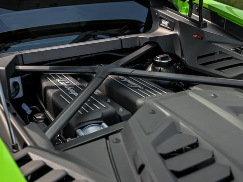 Used 2021 Lamborghini Huracan EVO RWD image 19