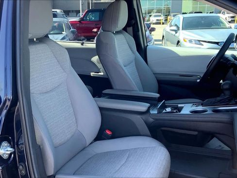 Used 2025 Toyota Sienna LE w/ LE Plus Package AWD/4WD image 9