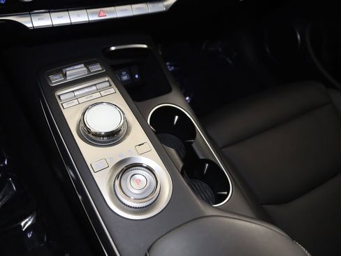 Used 2023 Genesis GV70 2.5T w/ Select Package AWD/4WD image 32