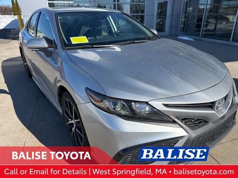 Used 2023 Toyota Camry SE image 1