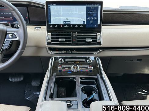 Used 2024 Lincoln Navigator Reserve AWD/4WD image 16
