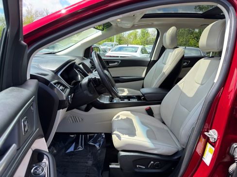 Used 2019 Ford Edge Titanium w/ Equipment Group 301A AWD/4WD image 11