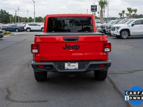 Used 2025 Jeep Gladiator Sport AWD/4WD image 4