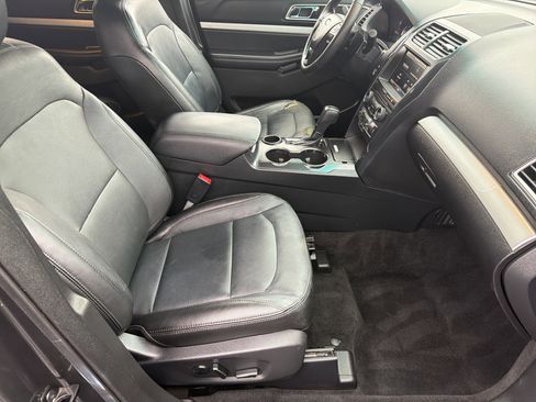 Used 2016 Ford Explorer XLT w/ Equipment Group 202A image 13