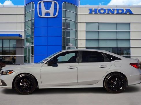 Used 2024 Honda Civic Sport image 3