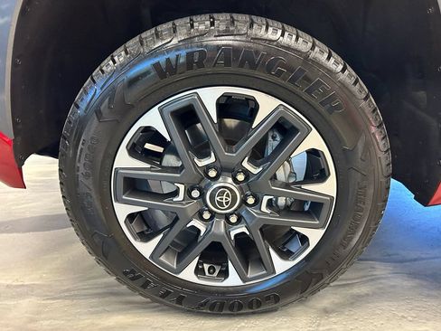 Used 2023 Toyota Tundra Limited AWD/4WD image 23