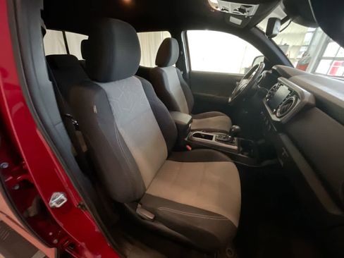 Used 2021 Toyota Tacoma TRD Off-Road w/ Technology Package AWD/4WD image 24