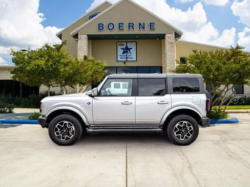 Used 2024 Ford Bronco Outer Banks image 2
